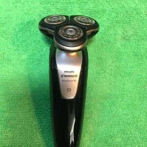 Norelco Sensotouch 3D wet/dry electric razor